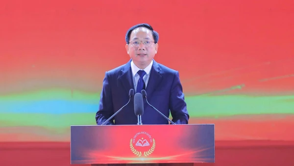 Đồng chí Trịnh Văn Quyết, Ủy viên Bộ Chính trị, Bí thư Trung ương Đảng, Trưởng Ban Tuyên giáo và Dân vận Trung ương phát biểu tại Lễ trao giải. (Ảnh: TTXVN)