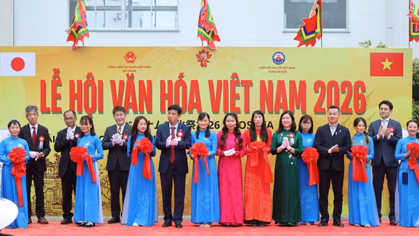Các đại biểu cắt băng khai mạc Lễ hội Văn hóa Việt Nam 2026 tại Osaka, Nhật Bản.