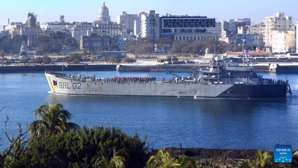 Hình ảnh một con tàu chở hàng viện trợ nhân đạo từ Mexico tại cảng Havana, Cuba, ngày 12/2/2026. (Ảnh: XINHUA)