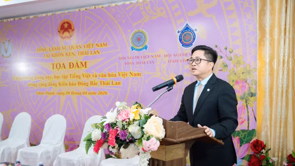 Tổng Lãnh sự Việt Nam tại Khỏn Kèn (Thái Lan) Đinh Hoàng Linh phát biểu khai mạc Tọa đàm. 
