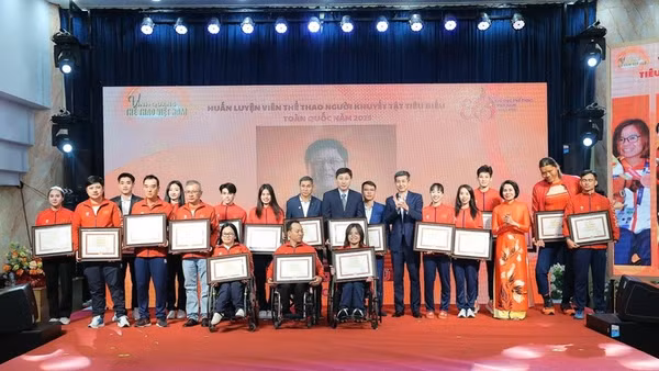 Vinh danh các huấn luyện viên, vận động viên tiêu biểu. (Ảnh: Quyết Nguyễn/chinhphu.vn)