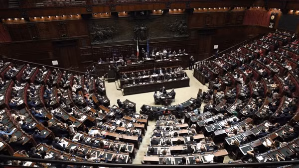 Toàn cảnh một phiên họp Quốc hội Italy tại Rome. (Ảnh: Anadolu Agency/TTXVN)