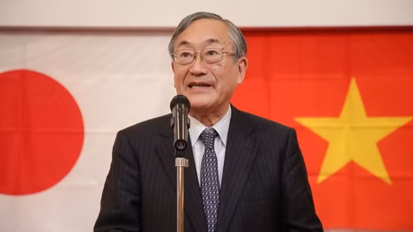 Giáo sư, Tiến sĩ Furuta Motoo, Hiệu trưởng Trường đại học Việt Nhật - Hiệu trưởng người nước ngoài đầu tiên của Đại học Quốc gia Hà Nội.