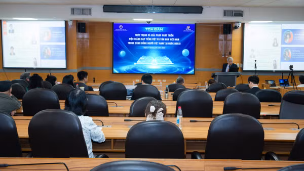 Quang cảnh Tọa đàm “Thực trạng và giải pháp phát triển việc giảng dạy tiếng Việt và văn hóa Việt Nam trong cộng đồng người Việt Nam ở nước ngoài” được tổ chức tại Đài Loan (Trung Quốc).