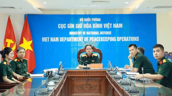 Thiếu tướng Phạm Mạnh Thắng - Cục trưởng Cục Gìn giữ hòa bình Việt Nam phát biểu tham luận tại Hội nghị. (Ảnh: VIỆT ANH)