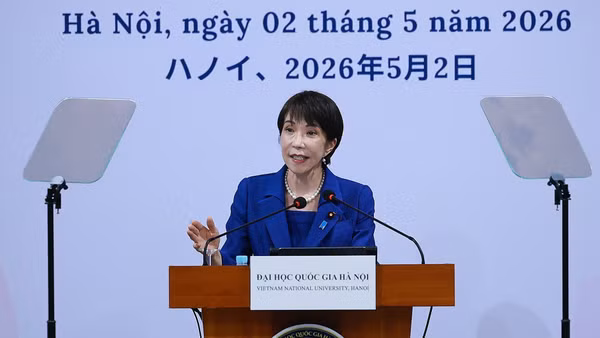 Thủ tướng Nhật Bản Takaichi Sanae phát biểu chính sách tại Đại học Quốc gia Hà Nội. (Ảnh: Dương Giang/TTXVN)