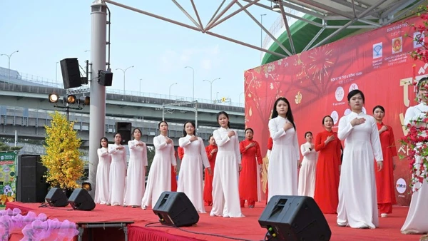 Lễ hội Tết Việt 2026 với chủ đề “Việt Nam rạng ngời” là lời chào mừng đầy ý nghĩa của cộng đồng người Việt Nam tại Nhật Bản đối với thành công của Đại hội đại biểu toàn quốc lần thứ XIV của Đảng.