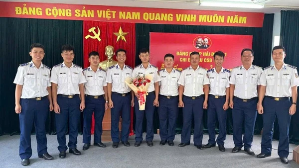 Đảng bộ bộ phận Hải đội 211 luôn xác định công tác phát triển đảng viên là nhiệm vụ trọng tâm, thường xuyên.