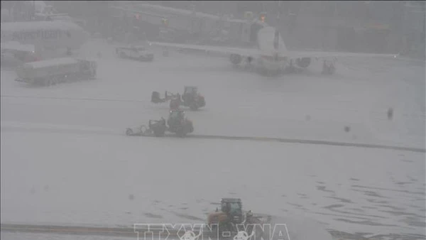 Tuyết rơi dày tại New York, Mỹ. (Ảnh: THX/TTXVN)