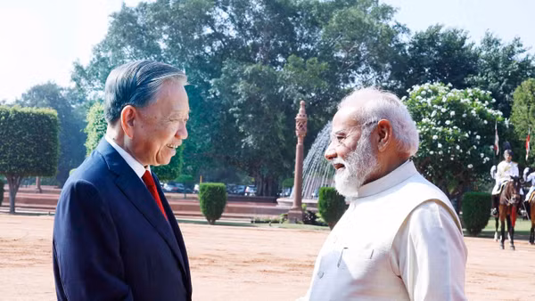 Thủ tướng Ấn Độ Narendra Modi đón Tổng Bí thư, Chủ tịch nước Tô Lâm. (Ảnh: Thống Nhất/TTXVN)