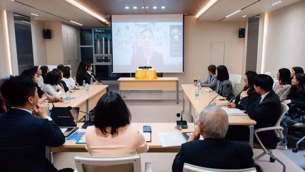 Quang cảnh tọa đàm tại Tổng Lãnh sự quán Việt Nam tại Busan (Hàn Quốc).