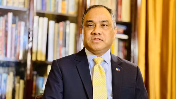 Đại sứ Philippines tại Việt Nam Francisco Noel R. Fernandez III trả lời phỏng vấn báo chí. (Ảnh: Việt Đức/TTXVN) 
