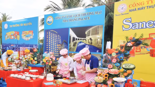 Một góc Lễ hội ẩm thực Yến sào Khánh Hòa.