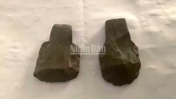 Các rìu đá hàng nghìn năm tuổi được phát hiện trong hang Én ở Vườn quốc gia Phong Nha-Kẻ Bàng.