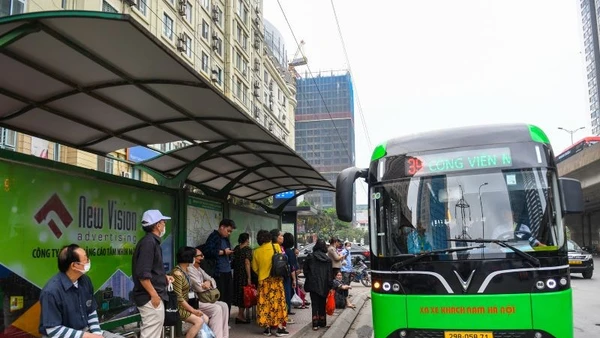 Năm 2025, Tổng công ty Vận tải Hà Nội đã đưa vào vận hành 63 xe buýt điện trên 4 tuyến buýt.