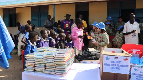 Bệnh viện dã chiến cấp 2 số 7 của Việt Nam tổ chức nhiều hoạt động ý nghĩa tại Trường tiểu học Nữ sinh Bentiu, Nam Sudan.