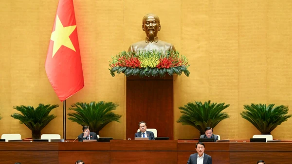 Chủ tịch Quốc hội Trần Thanh Mẫn điều hành phiên họp. (Ảnh DUY LINH)