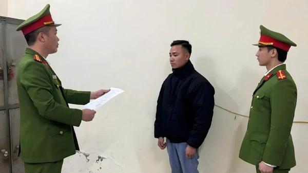 Cơ quan điều ra Quyết định khởi tố và bắt tạm giam đối với bị can Vũ Văn Nguyên về tội "Vi phạm quy định về tham gia giao thông đường bộ".