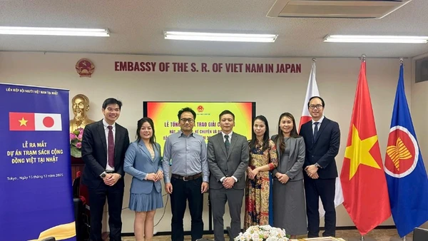 Đại biểu tham dự buổi lễ ra mắt Dự án “Trạm sách cộng đồng người Việt Nam tại Nhật Bản”. (Ảnh: BTC)