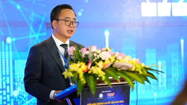 Ông Phạm Mạnh Hùng - Phó Tổng Giám đốc Đài Tiếng nói Việt Nam phát biểu khai mạc Diễn đàn. 