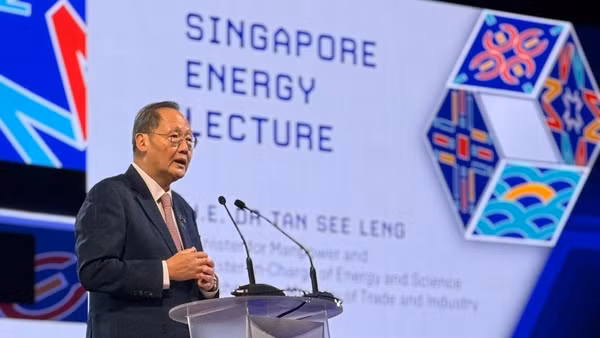 Ông Tan See Leng, Bộ trưởng Nhân lực, Bộ trưởng phụ trách Năng lượng, Khoa học và Công nghệ, Bộ trưởng Thương mại và Công nghiệp Singapore phát biểu tại lễ khai mạc.