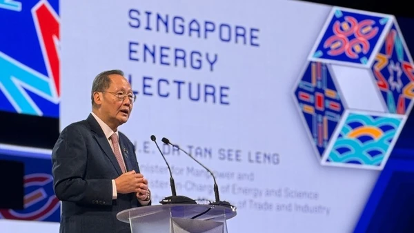 Ông Tan See Leng, Bộ trưởng Nhân lực, Bộ trưởng phụ trách Năng lượng, Khoa học và Công nghệ, Bộ trưởng Thương mại và Công nghiệp Singapore phát biểu tại lễ khai mạc.