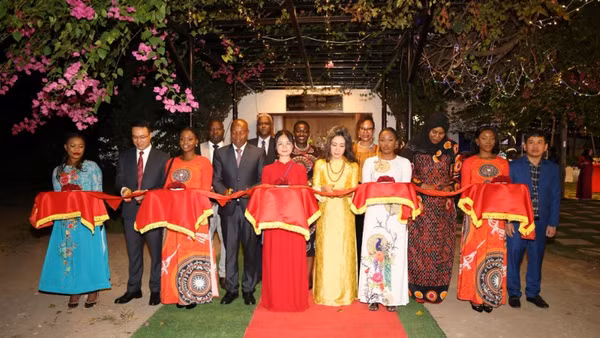 Lễ khánh thành Không gian Hồ Chí Minh được long trọng tổ chức vào ngày Quốc khánh Việt Nam 2/9 tại Dar es Salaam, Cộng hòa Thống nhất Tanzania.