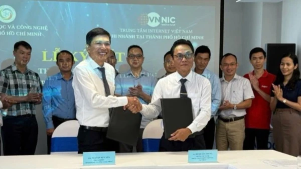 Sở Khoa học và Công nghệ Thành phố Hồ Chí Minh và Chi nhánh Trung tâm Internet Việt Nam tại Thành phố Hồ Chí Minh ký kết thỏa thuận hợp tác.