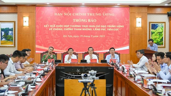 Toàn cảnh buổi họp báo. (Ảnh: THẾ ĐẠI)