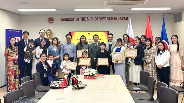 Lễ trao giải Cuộc thi “Kể chuyện, vẽ tranh, hát và đọc thơ về Bác Hồ với thiếu nhi” năm 2025 diễn ra tại Đại sứ quán Việt Nam tại Nhật Bản. (Ảnh: BTC)