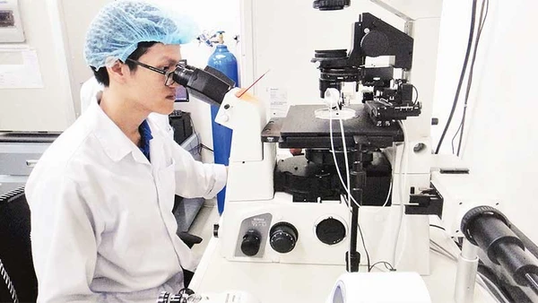 Hoạt động nghiên cứu khoa học tại Đại học Quốc gia Thành phố Hồ Chí Minh.