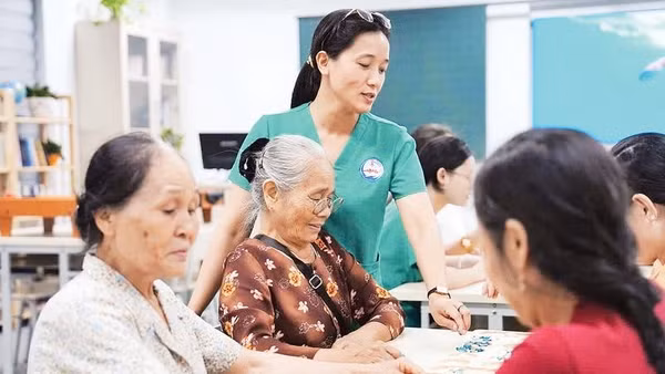 Cơ sở chăm sóc người cao tuổi ban ngày tại Điểm Y tế Thạch Bàn, Trạm Y tế phường Long Biên, Hà Nội.