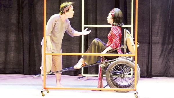 Cảnh trong vở “Mã đáo khai xuân” của Nhà hát kịch Thành phố Hồ Chí Minh. (Ảnh MẠNH HẢO)