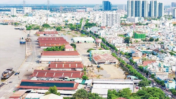 Bến cảng Nhà Rồng - Khánh Hội.