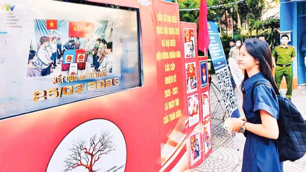 Phường Tân Sơn Hòa tuyên truyền về bầu cử thông qua các mã QR và ứng dụng trí tuệ nhân tạo để dựng các clip giúp người dân dễ dàng tiếp cận thông tin.