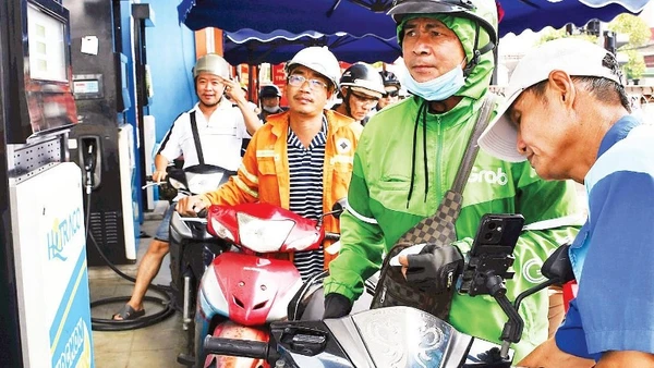 Thị trường xăng dầu trên địa bàn Thành phố Hồ Chí Minh ổn định, bảo đảm nguồn cung phục vụ khách hàng.