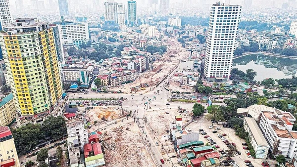 Tuyến đường Vành đai 1 (Hà Nội) đang được thi công. (Ảnh QUANG THÁI)