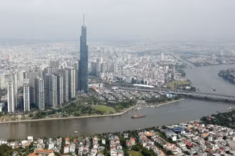 Thành phố Hồ Chí Minh mới (sau khi sáp nhập với một số địa phương lân cận) trở thành trung tâm kinh tế-đô thị liên vùng, đóng vai trò đầu tàu trong phát triển vùng Đông Nam Bộ. ảnh: Khiếu Minh