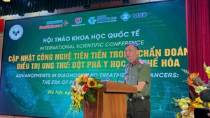 Đại tá, Phó Giáo sư, Tiến sĩ Nguyễn Thanh Tuyền, Giám đốc Bệnh viện 19-8 phát biểu tại Hội thảo.