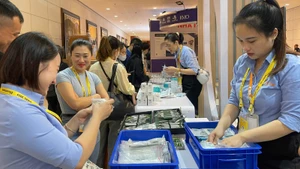 Triển lãm Răng Hàm Mặt Quốc tế (VIDEC 2025) thu hút sự quan tâm của nhiều khách tham quan. 