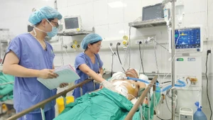 Bệnh nhân được phẫu thuật cấp cứu trong đêm.