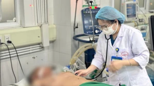 Bệnh nhân cấp cứu tại Bệnh viện Bệnh Nhiệt đới Trung ương. 