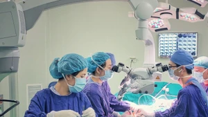 Can thiệp phẫu thuật cho người bệnh. 
