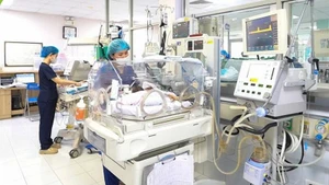 Bệnh nhi được tích cực cứu chữa tại Trung tâm Sơ sinh, Bệnh viện Nhi Trung ương nhưng không qua khỏi. 