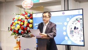 Giáo sư, Tiến sĩ Trần Văn Thuấn, Thứ trưởng Y tế phát biểu tại hội thảo.