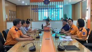 Cục trưởng Cục Hàng hải và Đường thủy Việt Nam Lê Đỗ Mười trực tiếp chỉ đạo hoạt động tìm kiếm cứu nạn tại Sở chỉ huy Trung tâm.