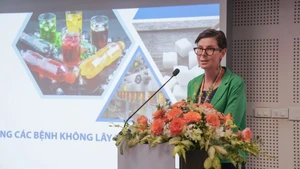 Tiến sĩ Angela Pratt, Trưởng Đại diện Tổ chức Y tế thế giới tại Việt Nam phát biểu.
