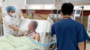 Bệnh nhân đang điều trị tại Bệnh viện Bạch Mai. (Ảnh: BVCC)