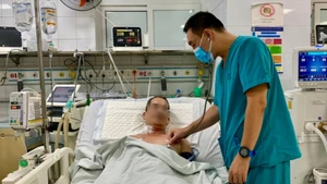 Bệnh nhân được cấp cứu qua cơn nguy kịch. 