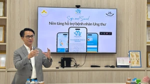 Thạc sĩ, bác sĩ Nguyễn Văn Công, Viện trưởng Viện Ứng dụng Công nghệ Y tế (IMT) giới thiệu về nền tảng hỗ trợ bệnh nhân ung thư. 